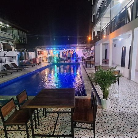 Vang Vieng Backpackers Hostel 방 비엥 외부 사진